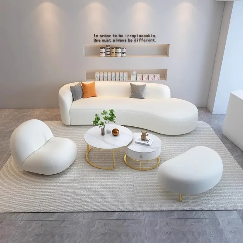 Biała Designerska Sofa do Salonu – Nowoczesna Sofa Wypoczynkowa